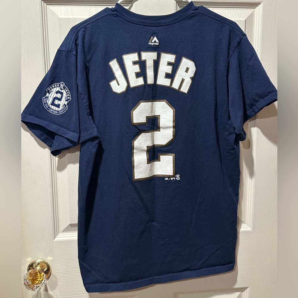 Majestic NY Yankees Derek Jeter T-Shirt Captain On Sleeve Mens Large